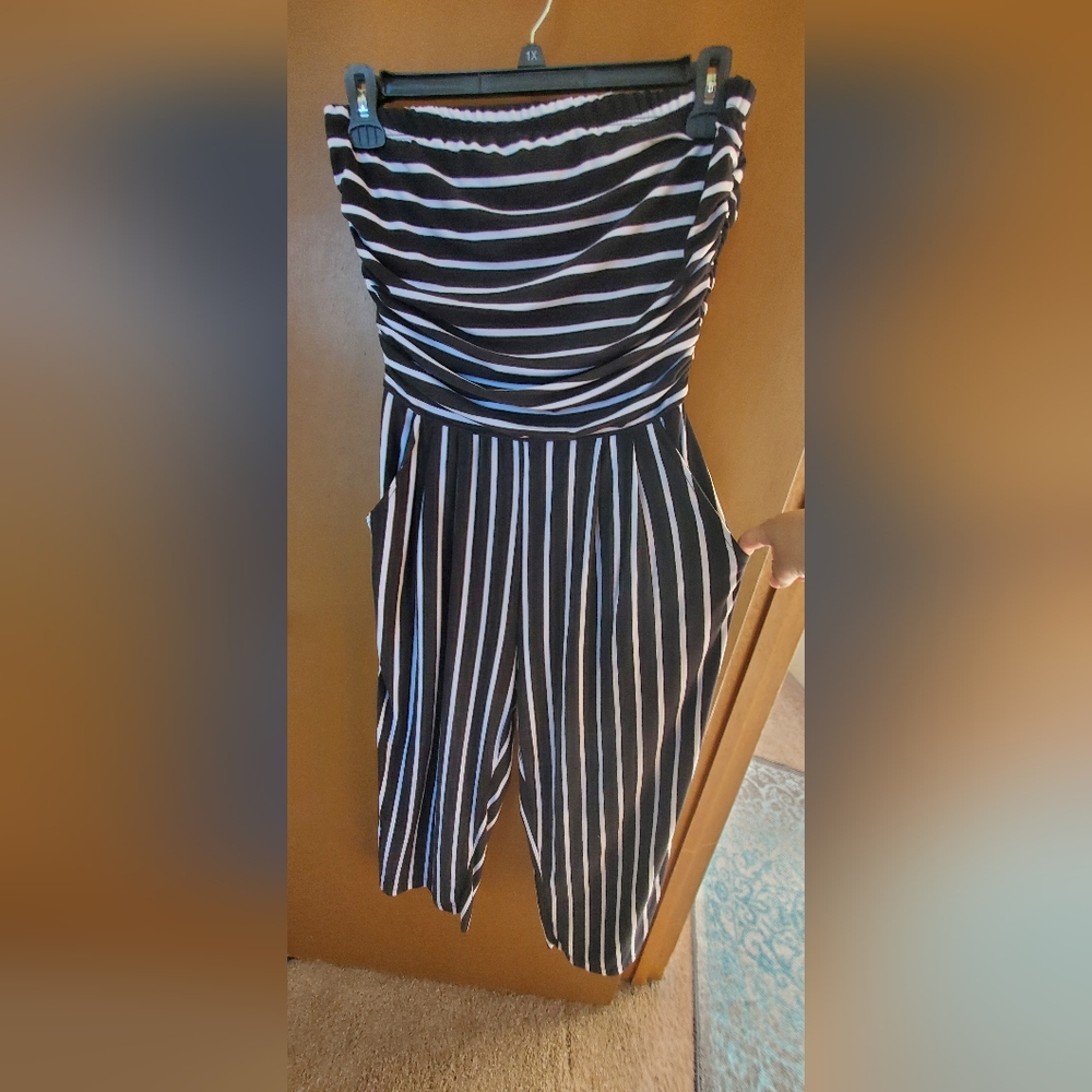 Blk/Wht striped jumpsuit - Picture 2 of 3